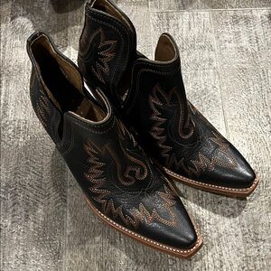 Ariat Black Leather Western Ankle Boots with Brown Stitching